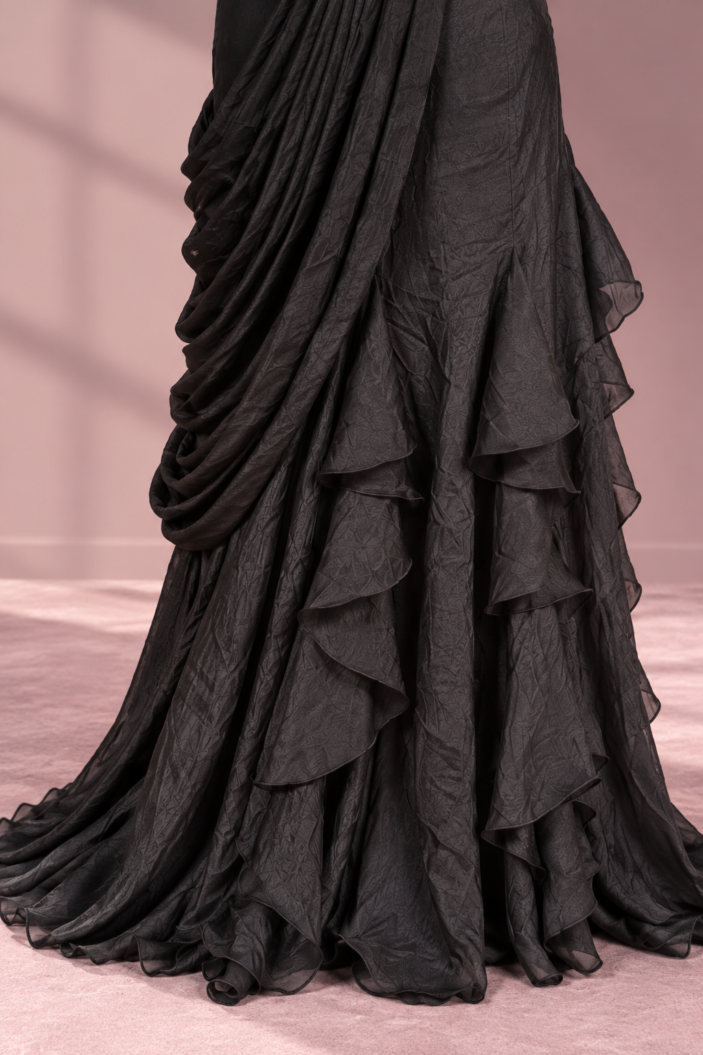 Noir Étoile Drape Sare